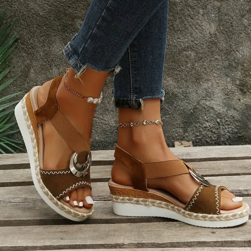 Stilvolle Plateau-Sandalen