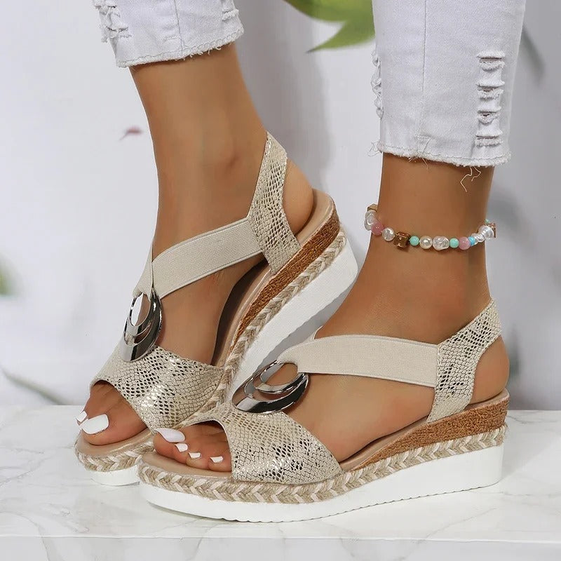 Stilvolle Plateau-Sandalen