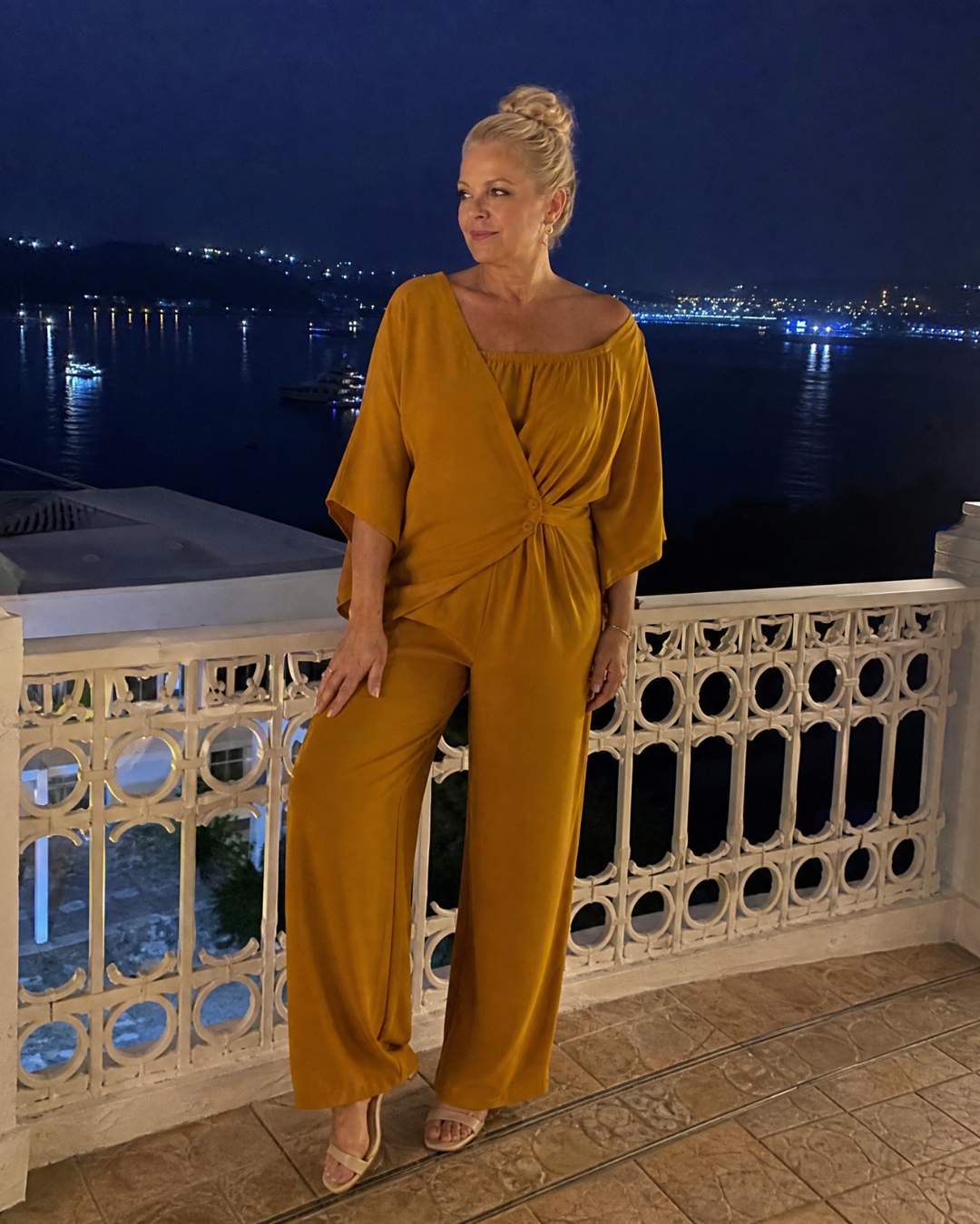 Vemrina | Drapiertes Off-Shoulder-Top und weit geschnittene Hose Set