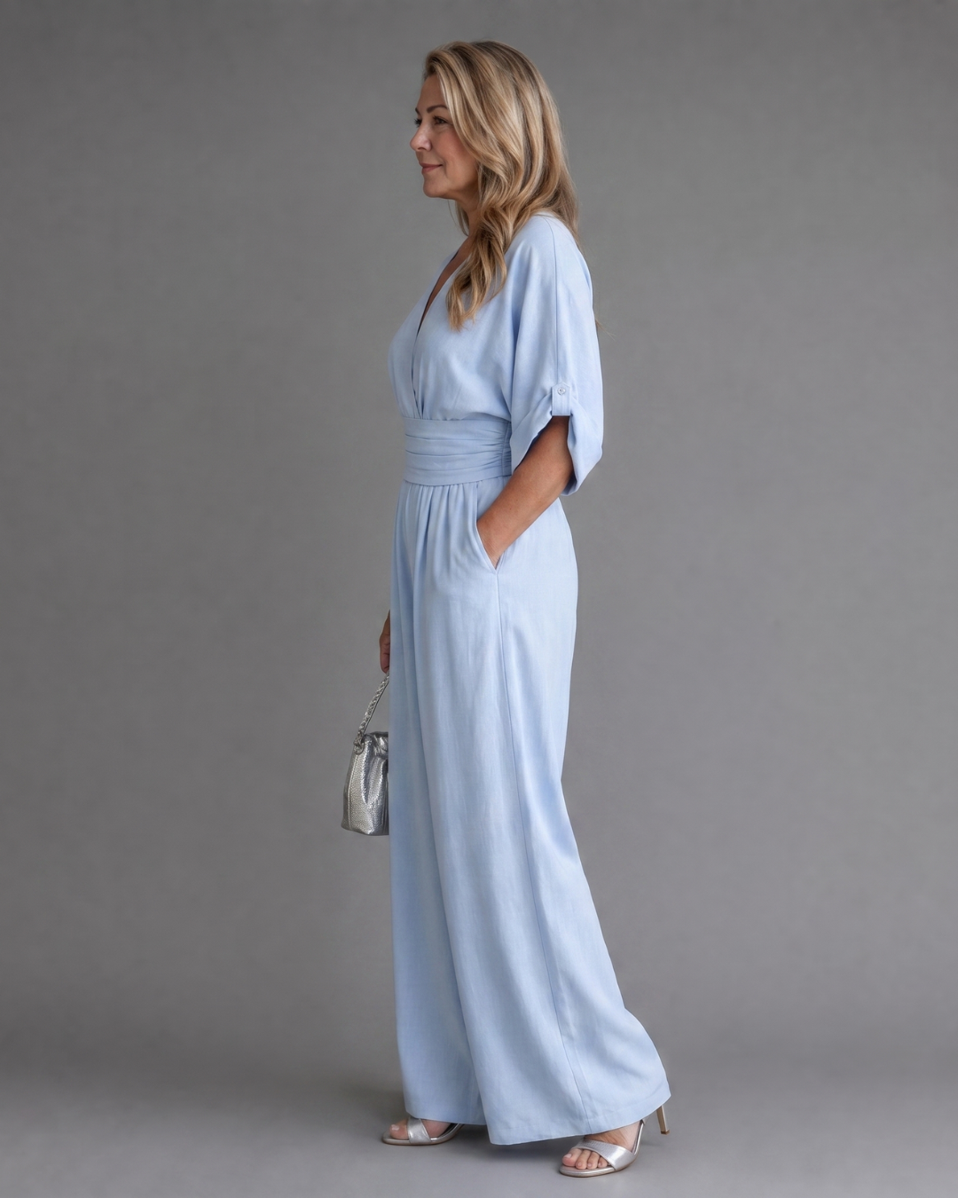 Emene | Drapierter V-Ausschnitt weiter Beinschnitt entspannter Jumpsuit