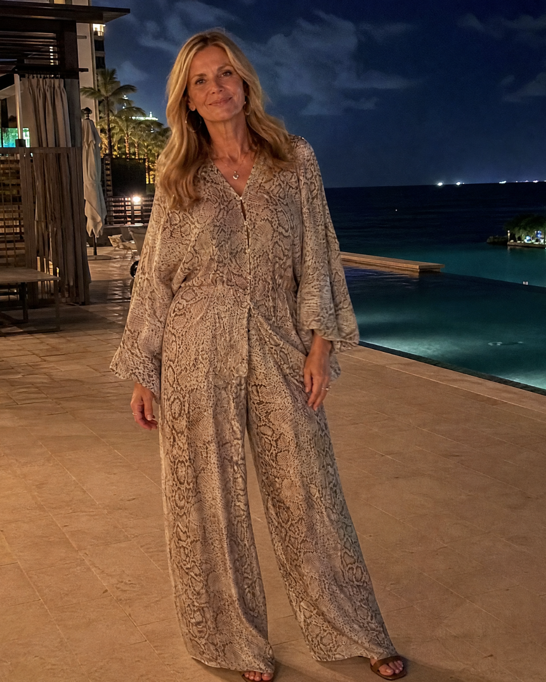 Esmoria | Bluse mit Schlangenprint und weit geschnittene Hose Set