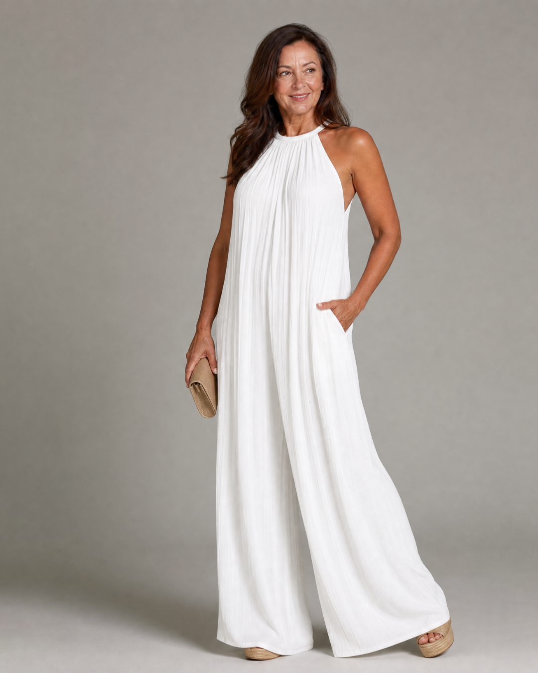 Sylvara | Plissierter Halter Jumpsuit mit weitem Bein