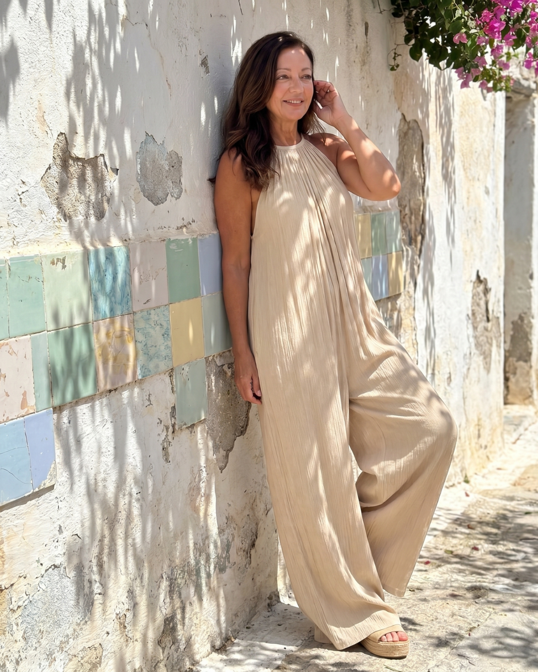 Sylvara | Plissierter Halter Jumpsuit mit weitem Bein