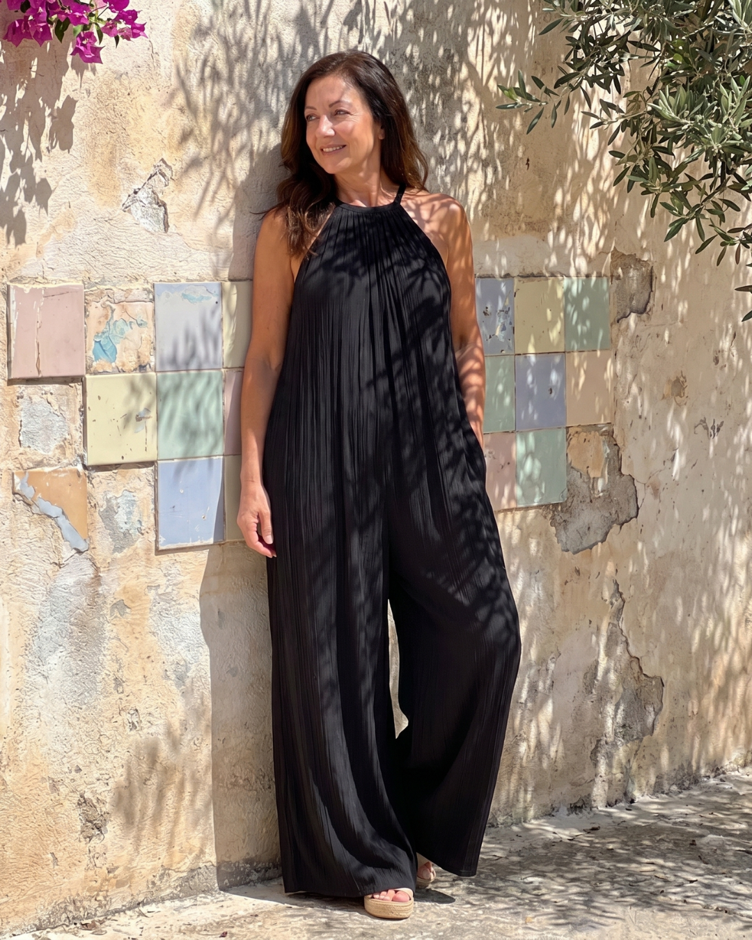 Sylvara | Plissierter Halter Jumpsuit mit weitem Bein