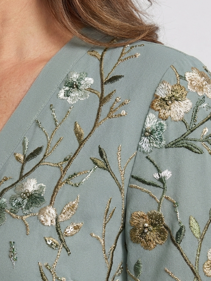 Evadne | Florales V-Ausschnitt Maxikleid mit kurzen Ärmeln